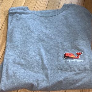 NWOT short sleeve VINEYARD VINES grey shirt